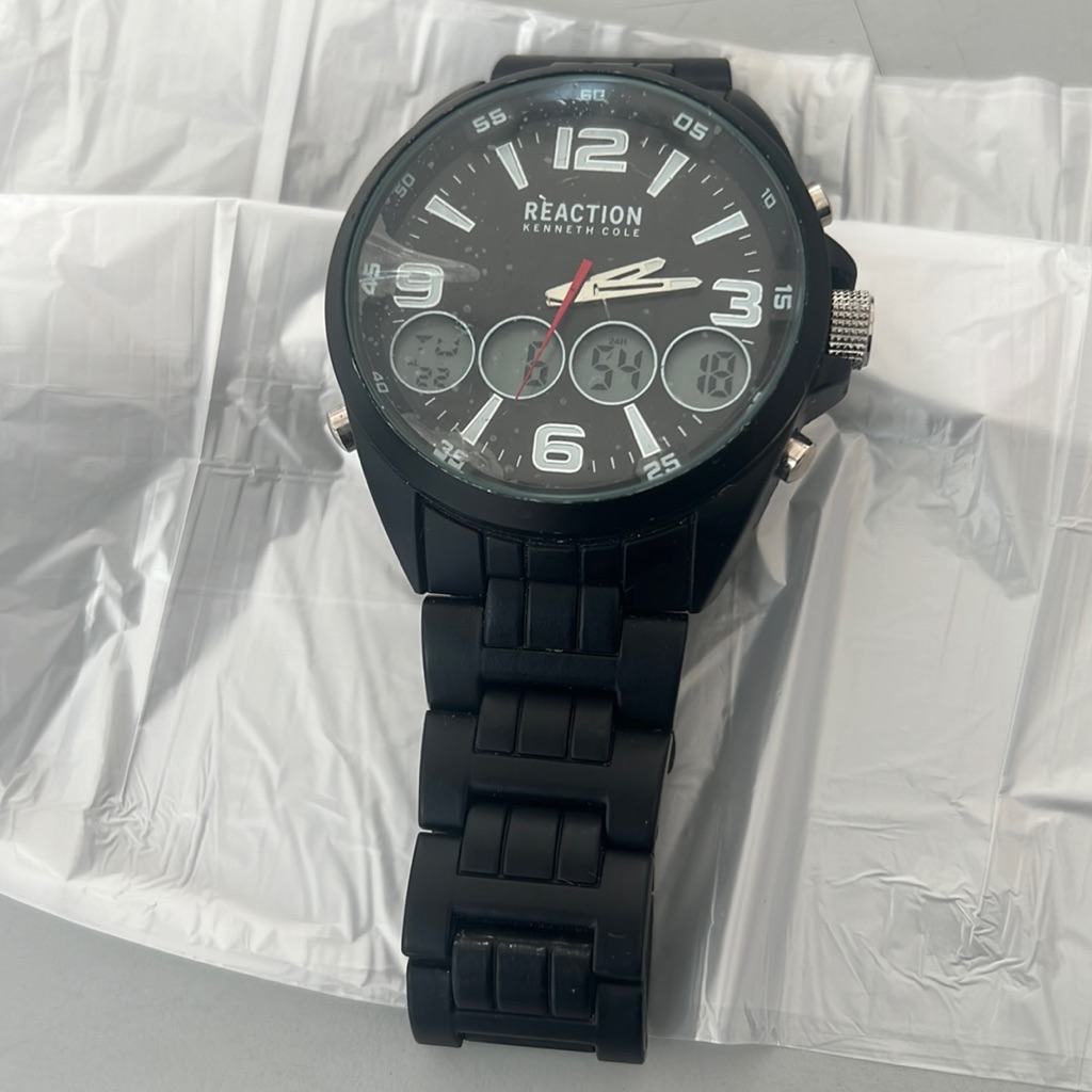Beautiful Men Chronograph Kenneth Cole Reaction Watch Brand New